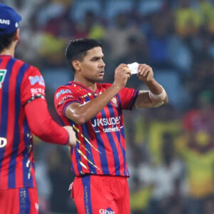 CSK vs LSG Match: आकाश ने 3 विकेट लेकर दिखाया नोट, संघर्ष की कहानी कर देगी भावुक